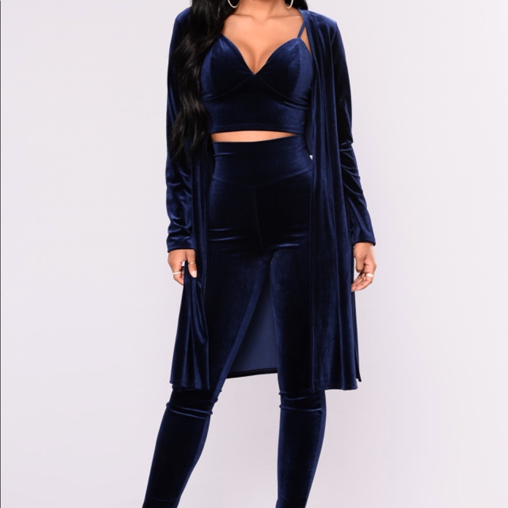 More The Merrier Velvet Set - Navy